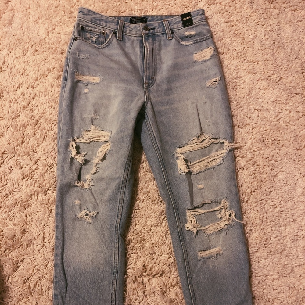 abercrombie and fitch ripped mom jeans NWT